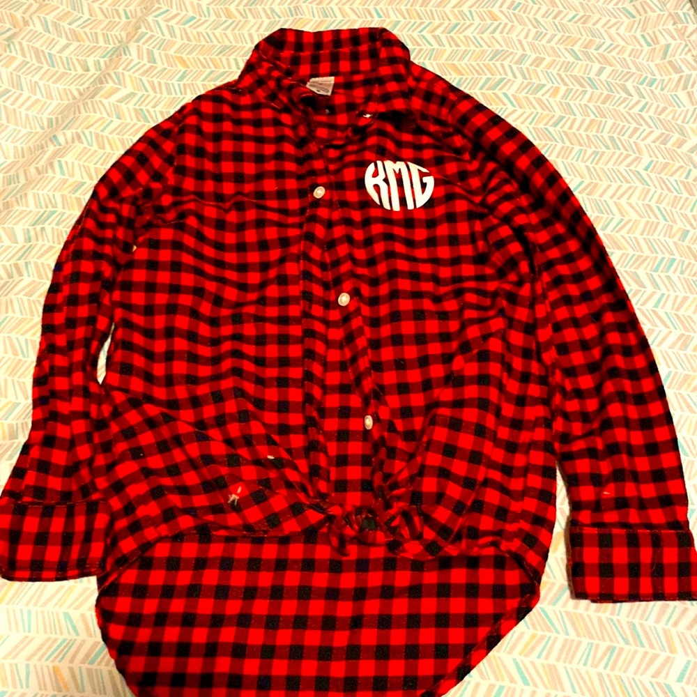Size 7 Carter’s plaid long sleeve button up with bow on the bottom